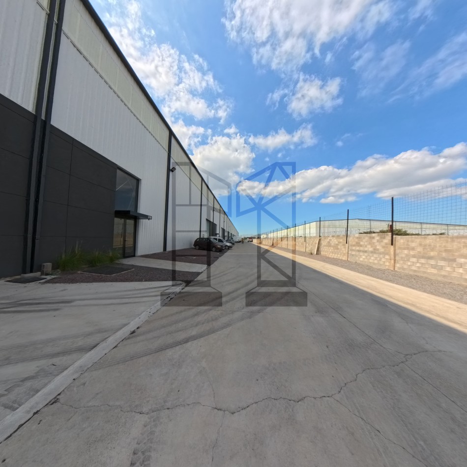 Galpon de 680 M2 dentro de Predio Industrial con seguridad - Tortuguitas