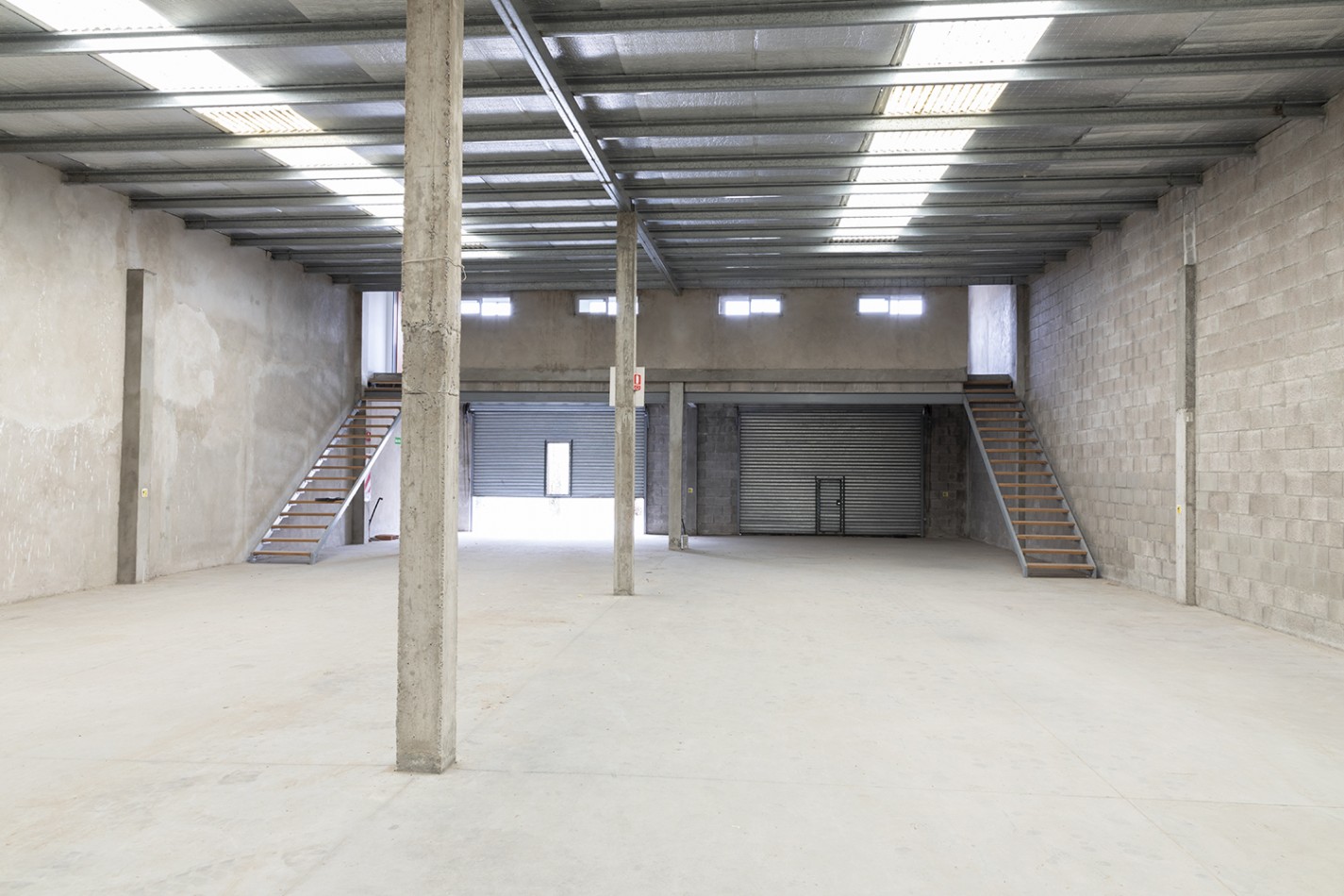 Galpon dentro de predio de 180 m2 en el centro de Parque Industrial de Pilar
