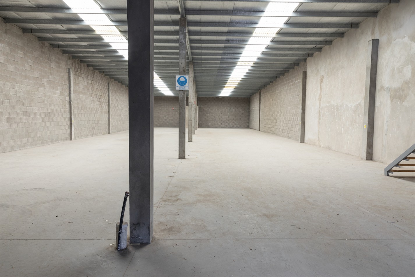 Galpon dentro de predio de 180 m2 en el centro de Parque Industrial de Pilar