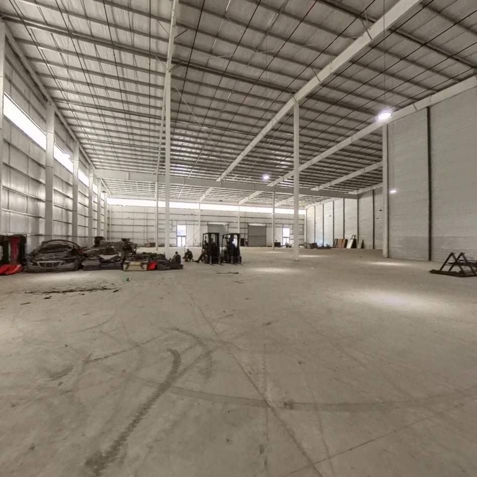 Galpon de 1008 m2 dentro de predio industrial con seguridad