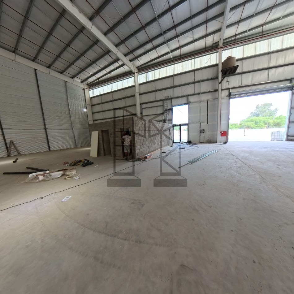 Galpon de 1008 m2 dentro de predio industrial con seguridad