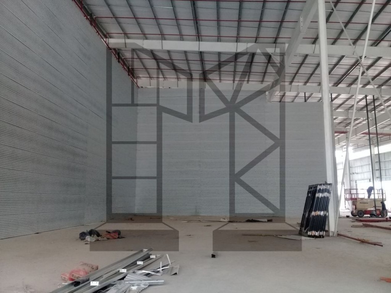 Galpon de 1008 m2 dentro de predio industrial con seguridad