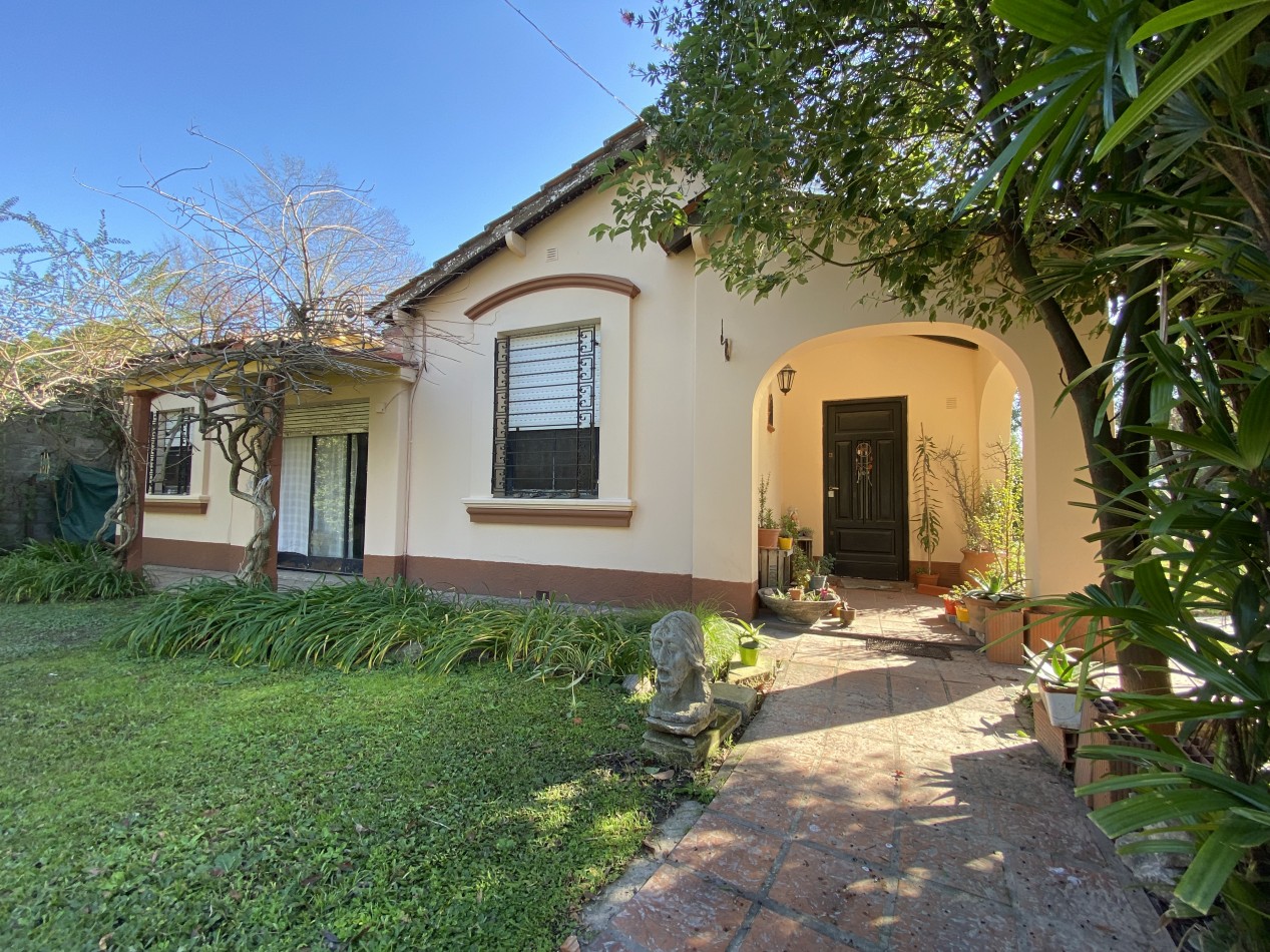 CASA 5 AMBIENTES C/ PISCINA PARRILLA Y QUINCHO PROXIMO A ACCESO PRINCIPAL R8 , LA LONJA ,PILAR BARRIO ABIERTO CON VIGILANCIA ROBLES DEL MONARCA - 