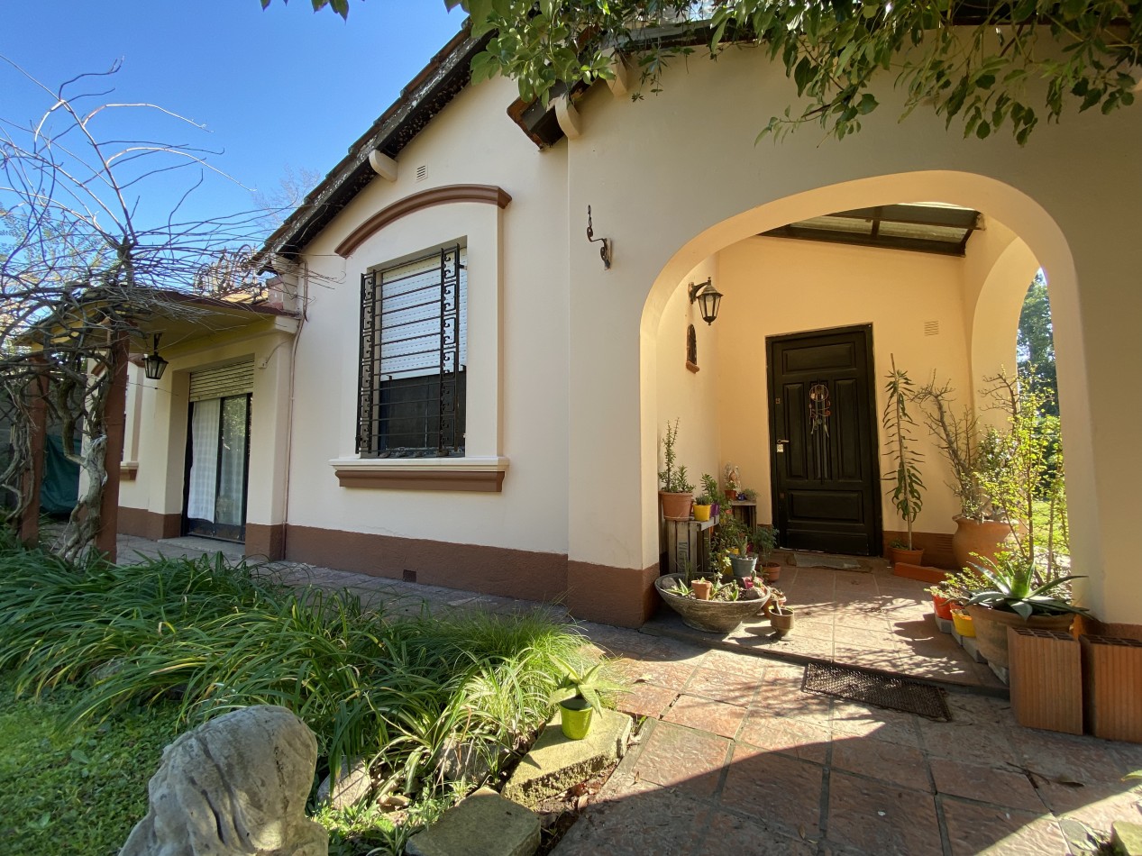 CASA 5 AMBIENTES C/ PISCINA PARRILLA Y QUINCHO PROXIMO A ACCESO PRINCIPAL R8 , LA LONJA ,PILAR BARRIO ABIERTO CON VIGILANCIA ROBLES DEL MONARCA - 