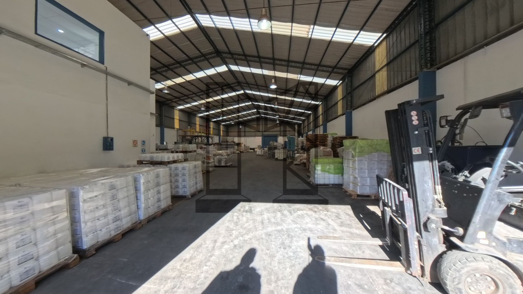 Galpon de 1000 m2 en el Triangulo - Malvinas - Zona Industrial, sin columnas muy buen estado a 200 metros del ramal