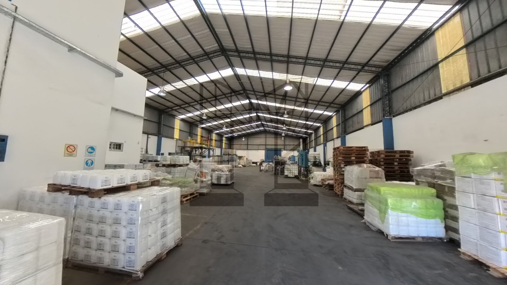 Galpon de 1000 m2 en el Triangulo - Malvinas - Zona Industrial, sin columnas muy buen estado a 200 metros del ramal