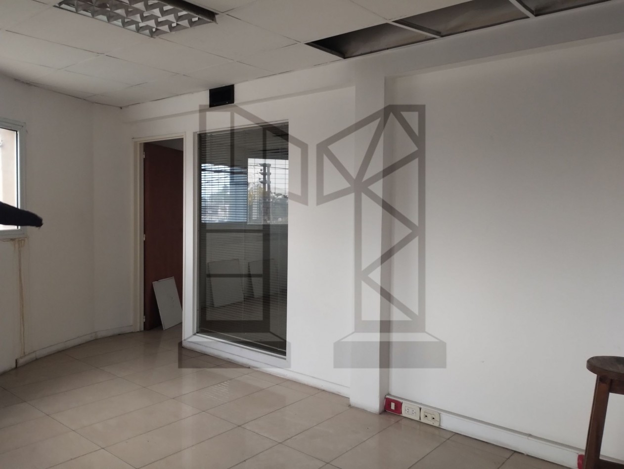 Galpon de 2350 m2 sobre Ruta 25 Villa Rosa - a metros ramal Pilar
