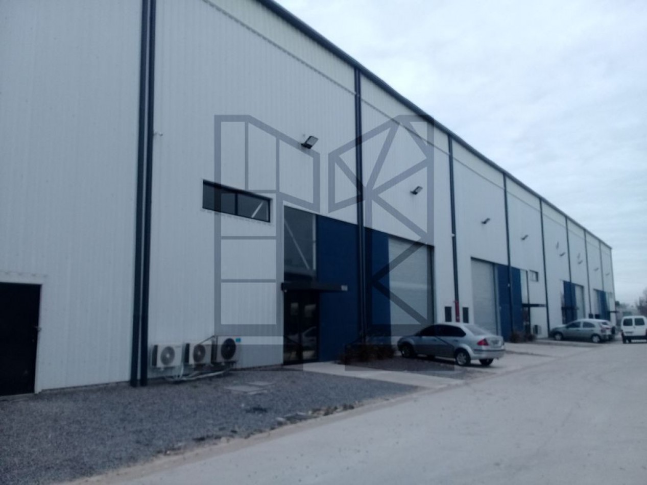 Galpon de 570 m2 dentro de predio con seguridad financiado - Venta en Pozo!