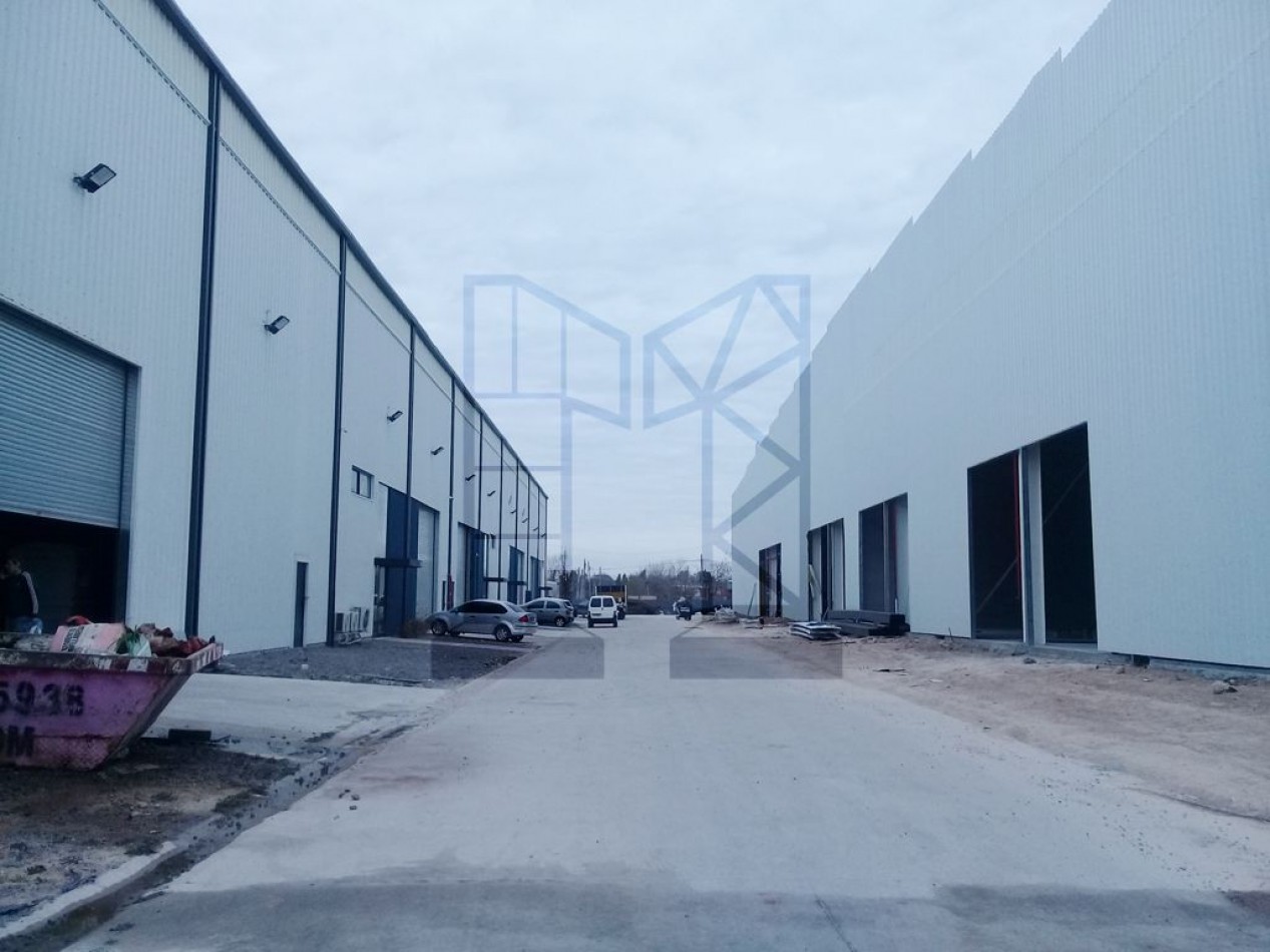 Galpon de 570 m2 dentro de predio con seguridad financiado - Venta en Pozo!