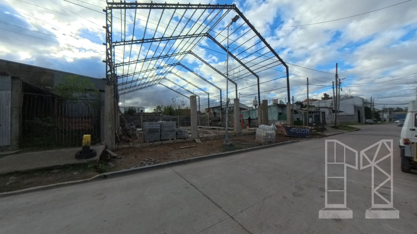 Galpon de 600 en Area de promocion el Tiangulo - Malvinas a estrenar