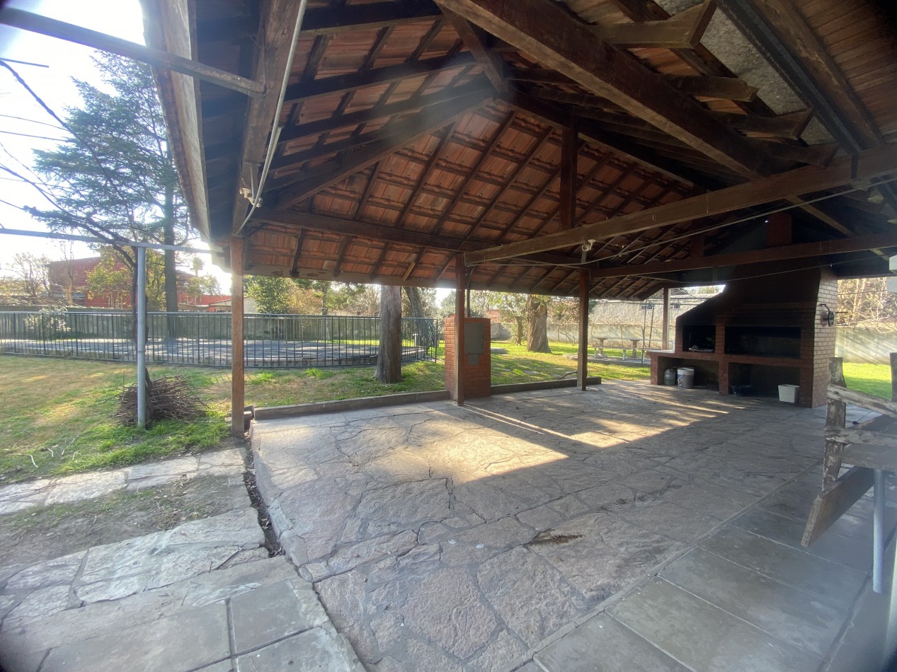 Casa Quinta 5 Ambientes con Piscina  sobre 3 Lotes - Oportunidad Permuta - Consulte Financiacion y opciones de venta  - Apto Credito - 