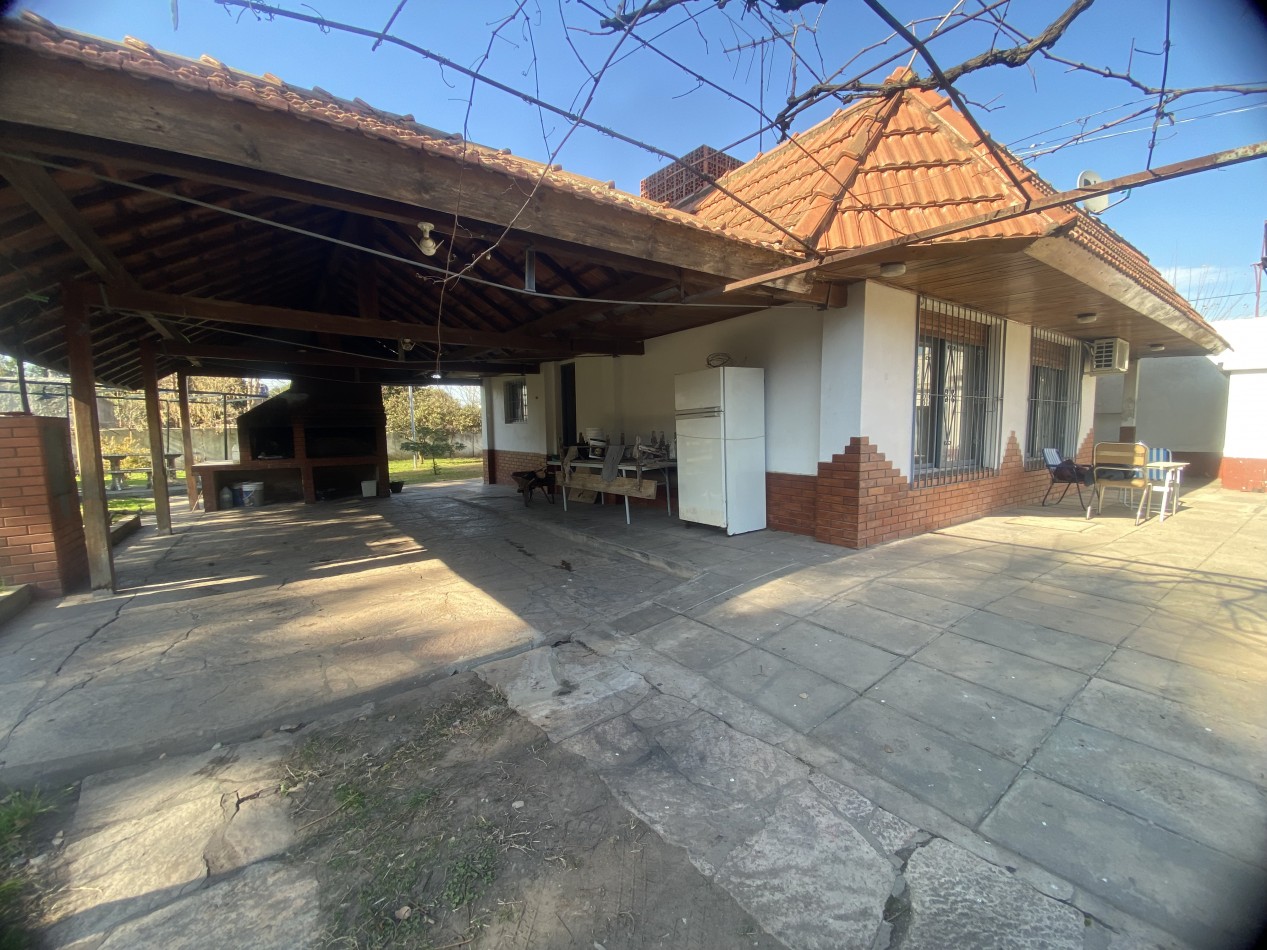Casa Quinta 5 Ambientes con Piscina  sobre 3 Lotes - Oportunidad Permuta - Consulte Financiacion y opciones de venta  - Apto Credito - 