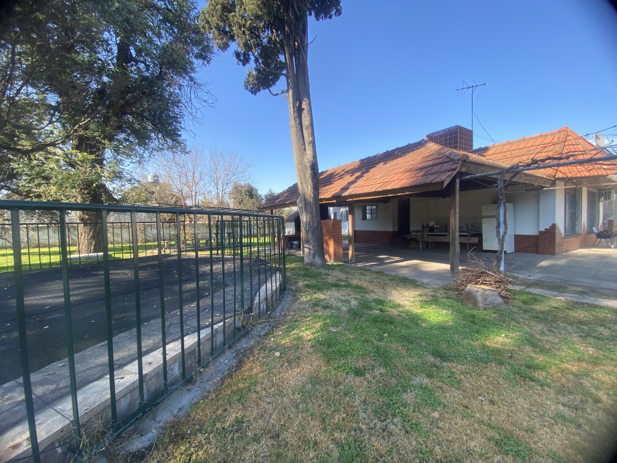 Casa Quinta 5 Ambientes con Piscina  sobre 3 Lotes - Oportunidad Permuta - Consulte Financiacion y opciones de venta  - Apto Credito - 