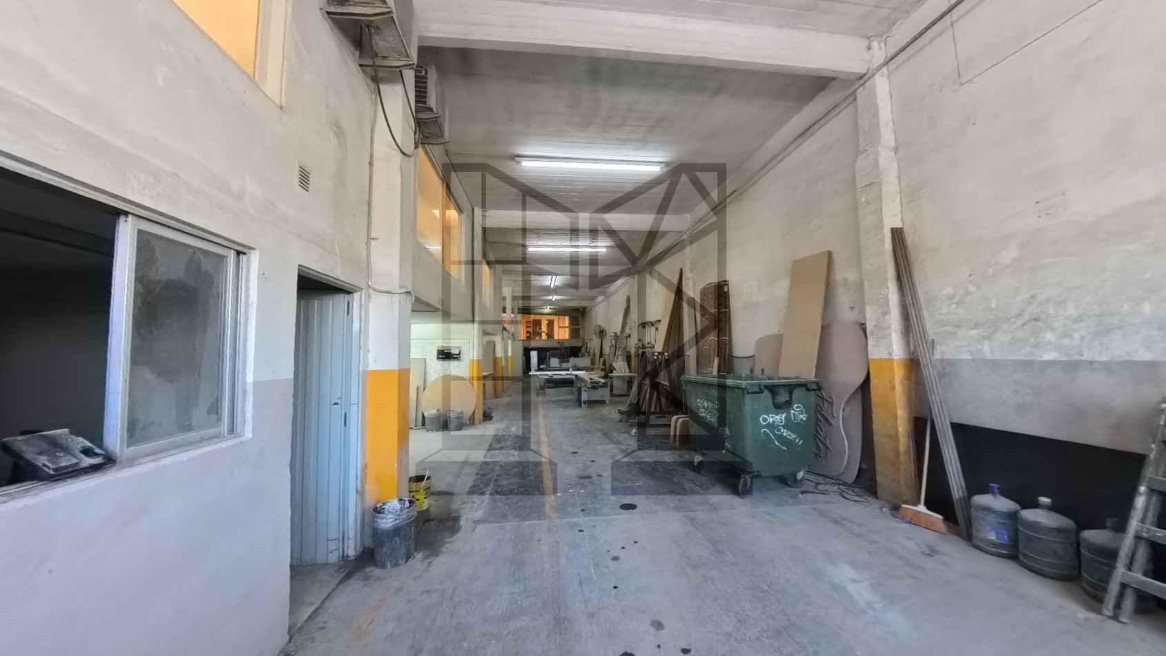 Galpon de 900 m2 sobre Colectora Ramal Tigre - San Fernando