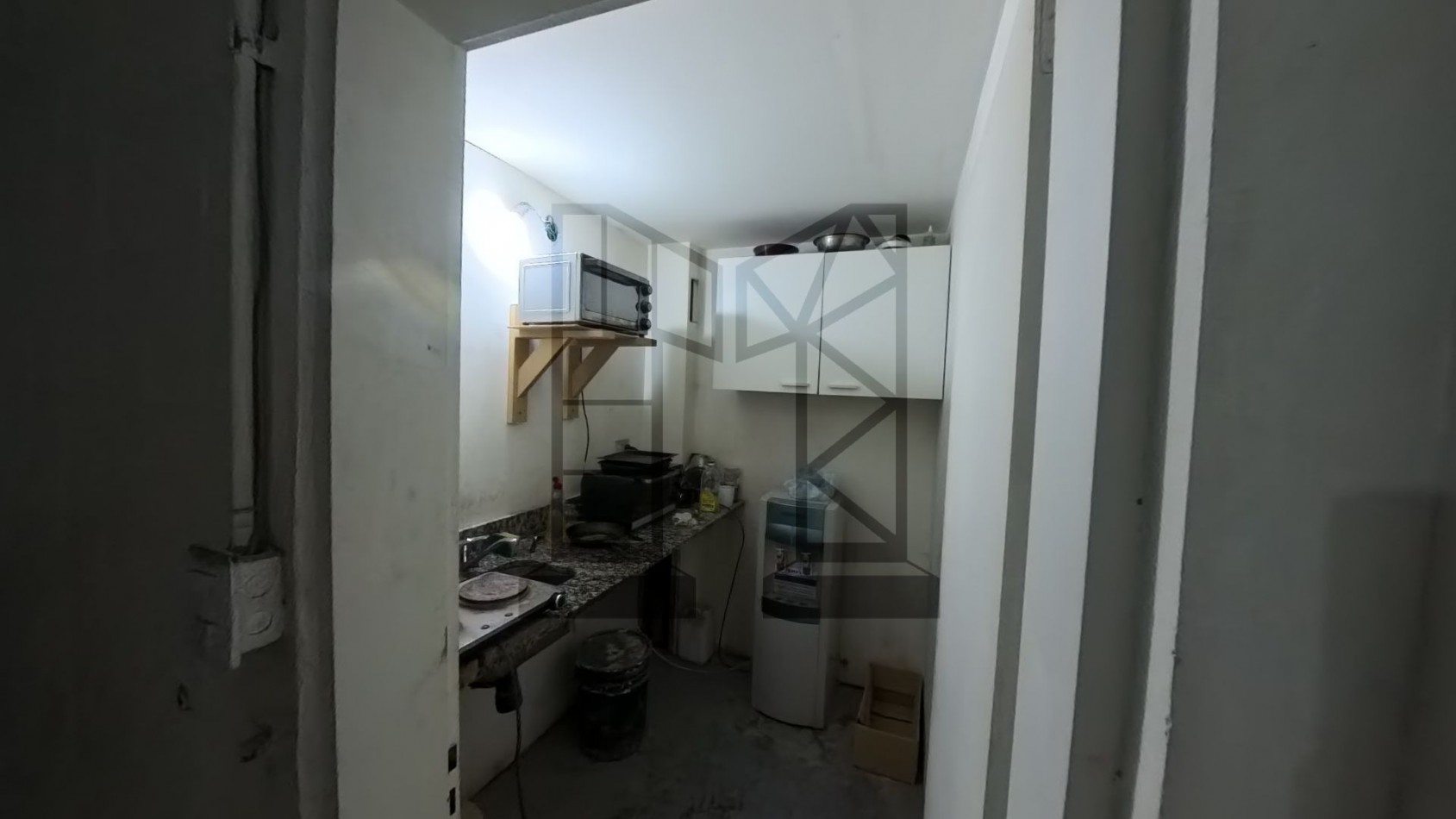 Galpon de 900 m2 sobre Colectora Ramal Tigre - San Fernando