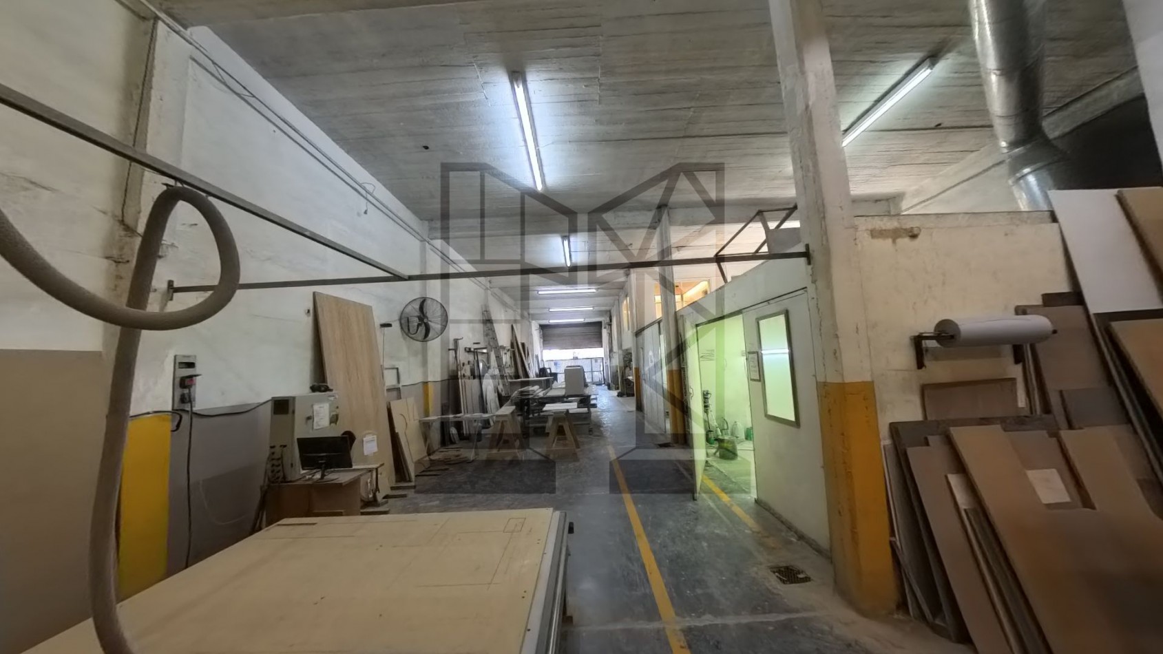 Galpon de 900 m2 sobre Colectora Ramal Tigre - San Fernando