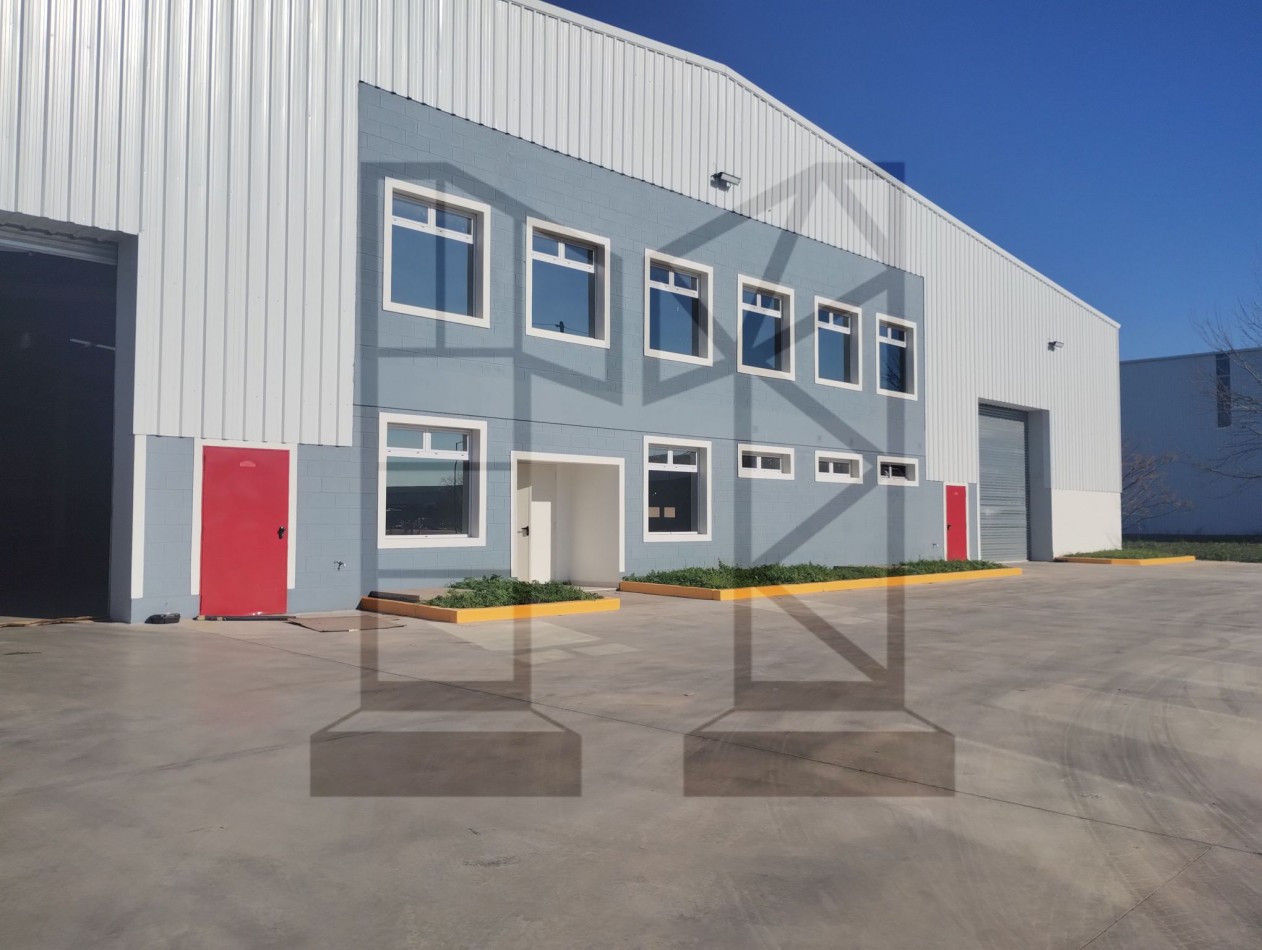 Galpon de 3000 m2 dentro de parque industrial en Moreno - Gran playa de Maniobras - Nuevo!!