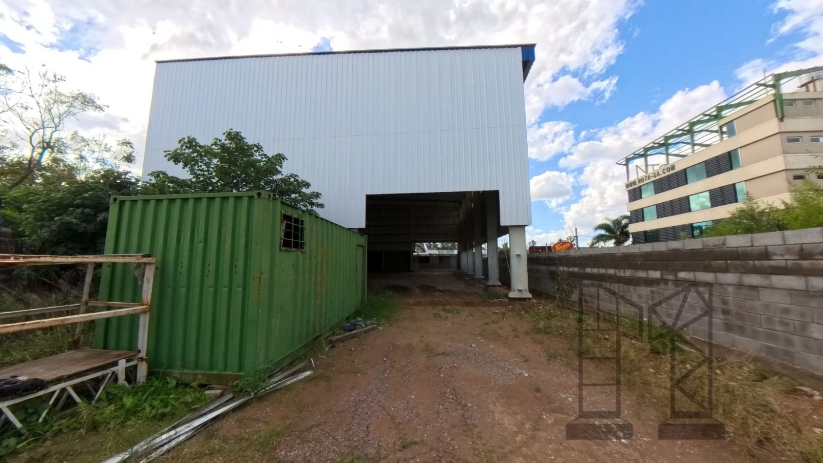 Galpon De 1245 M2 En Dos Naves Sobre Acc. Oeste - Sal. Dos Calles