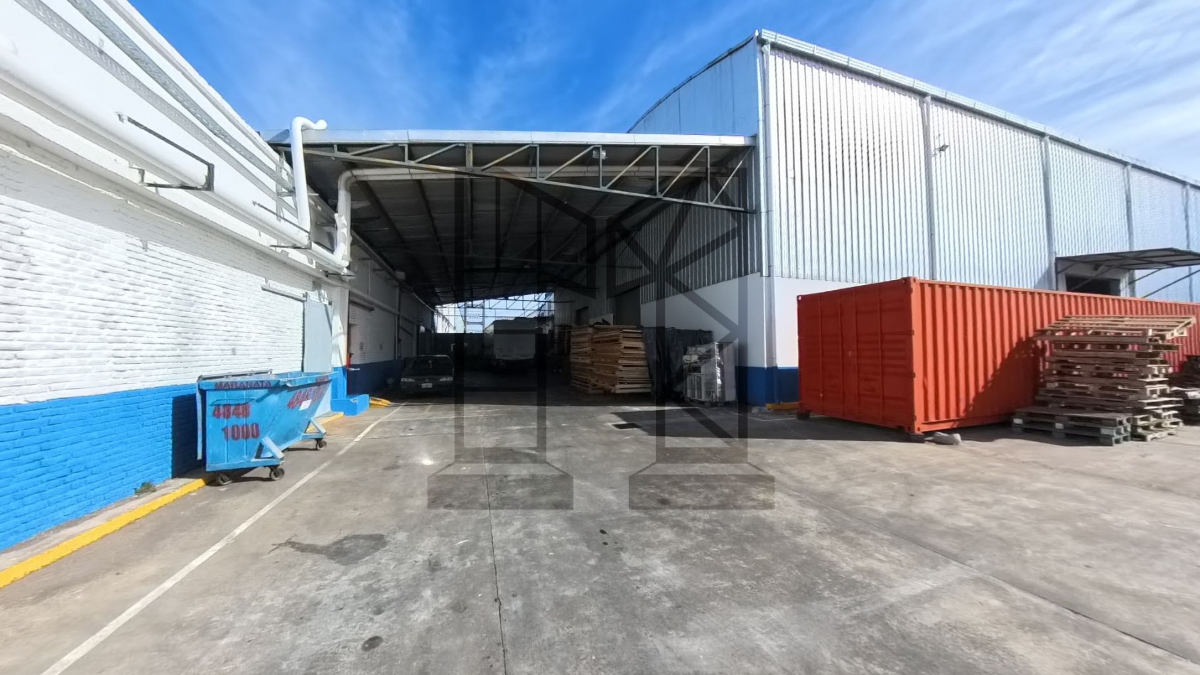 Galpon De 3850 M2 En Munro - Predio Cerrado Con Dos Naves