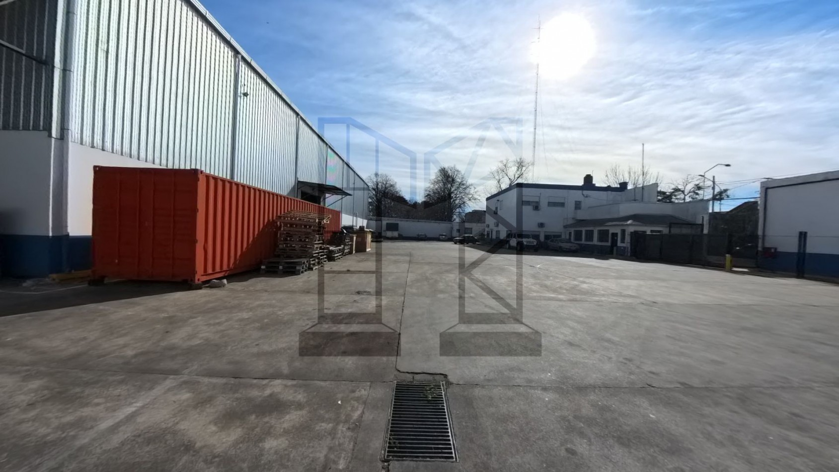 Galpon De 3850 M2 En Munro - Predio Cerrado Con Dos Naves