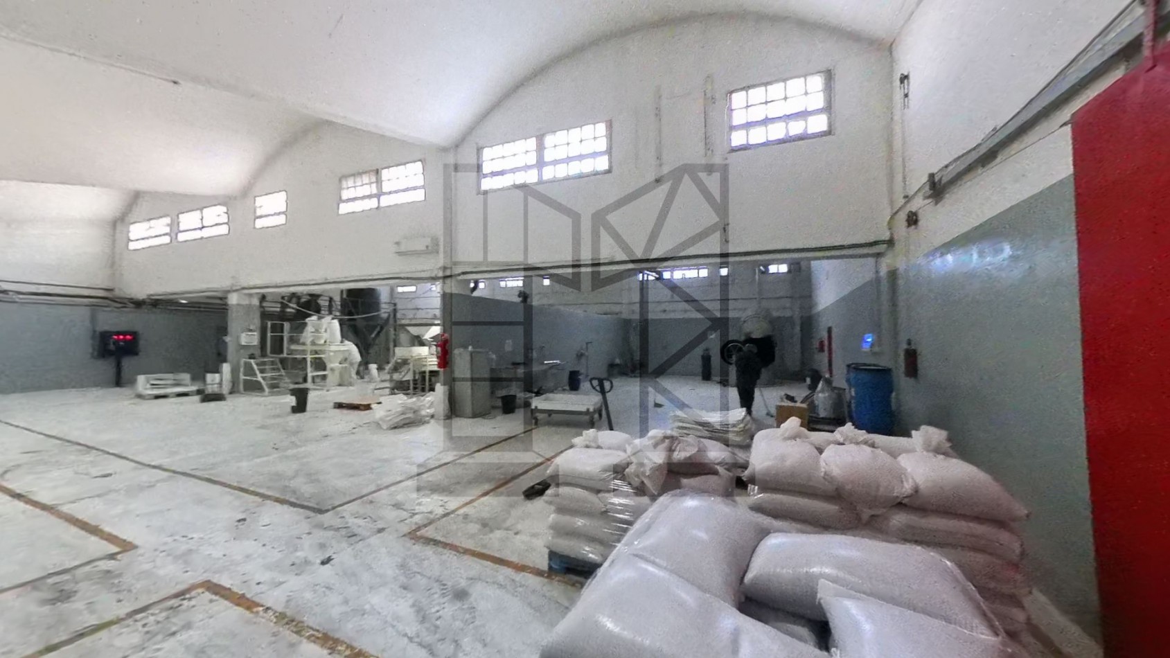 Galpon De 3850 M2 En Munro - Predio Cerrado Con Dos Naves