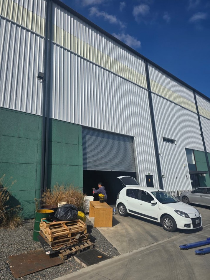 Galpon de 680 M2 dentro de Predio Industrial con seguridad - Tortuguitas