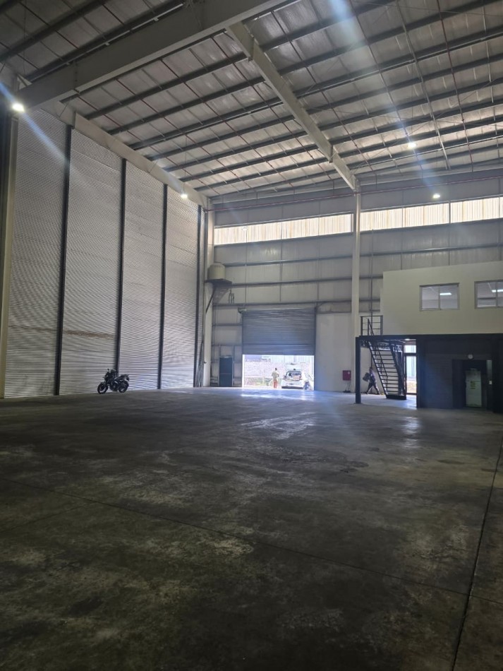 Galpon de 680 M2 dentro de Predio Industrial con seguridad - Tortuguitas