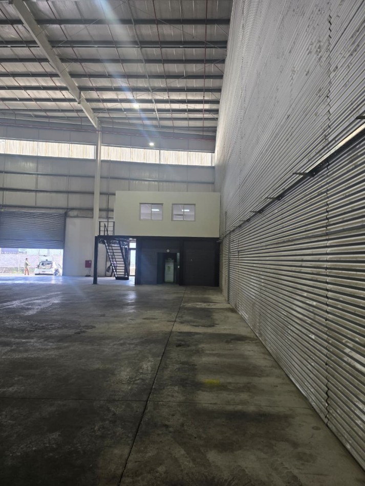 Galpon de 680 M2 dentro de Predio Industrial con seguridad - Tortuguitas