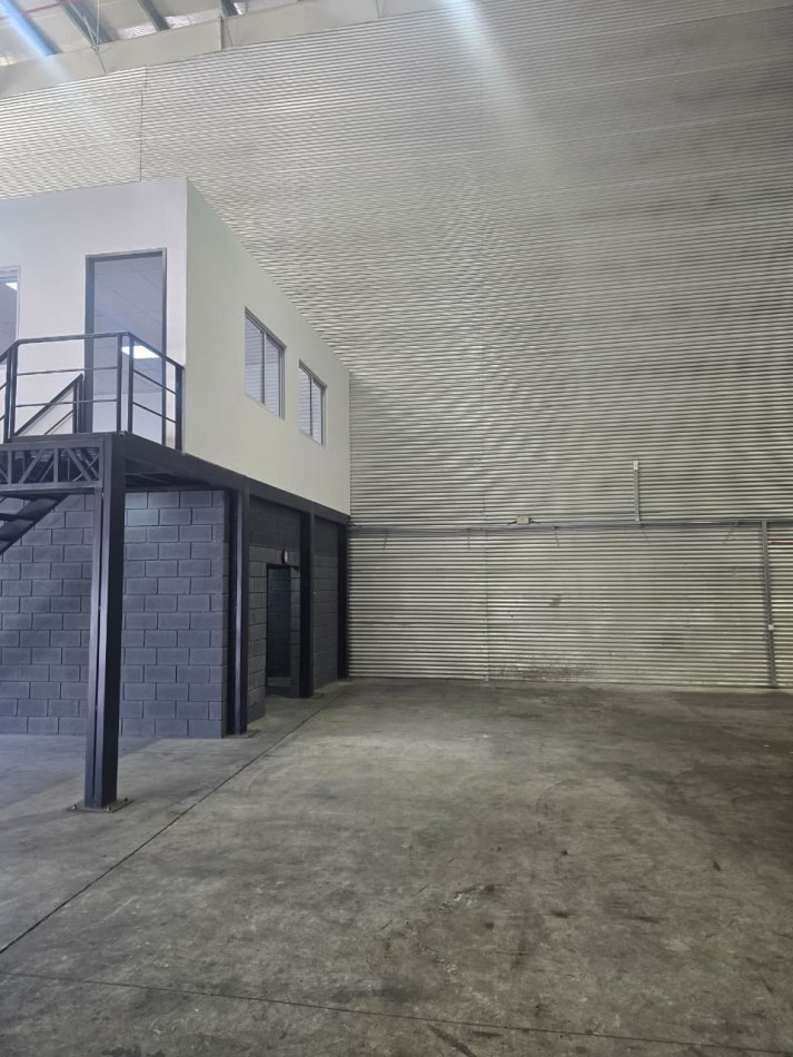 Galpon de 680 M2 dentro de Predio Industrial con seguridad - Tortuguitas