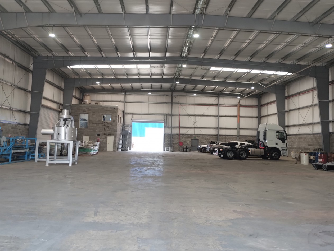Galpon de 1300 m2 a en Ebapi - Parque Industrial - a estrenar