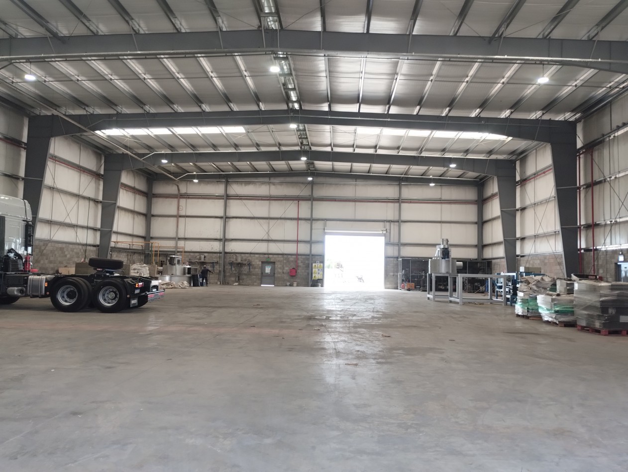 Galpon de 1300 m2 a en Ebapi - Parque Industrial - a estrenar