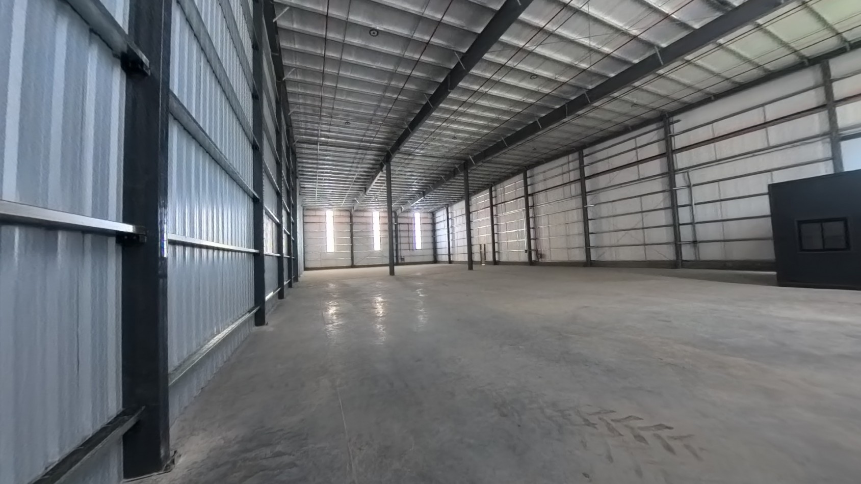 Galpon de 2100 m2 a en Ebapi - Parque Industrial - a estrenar