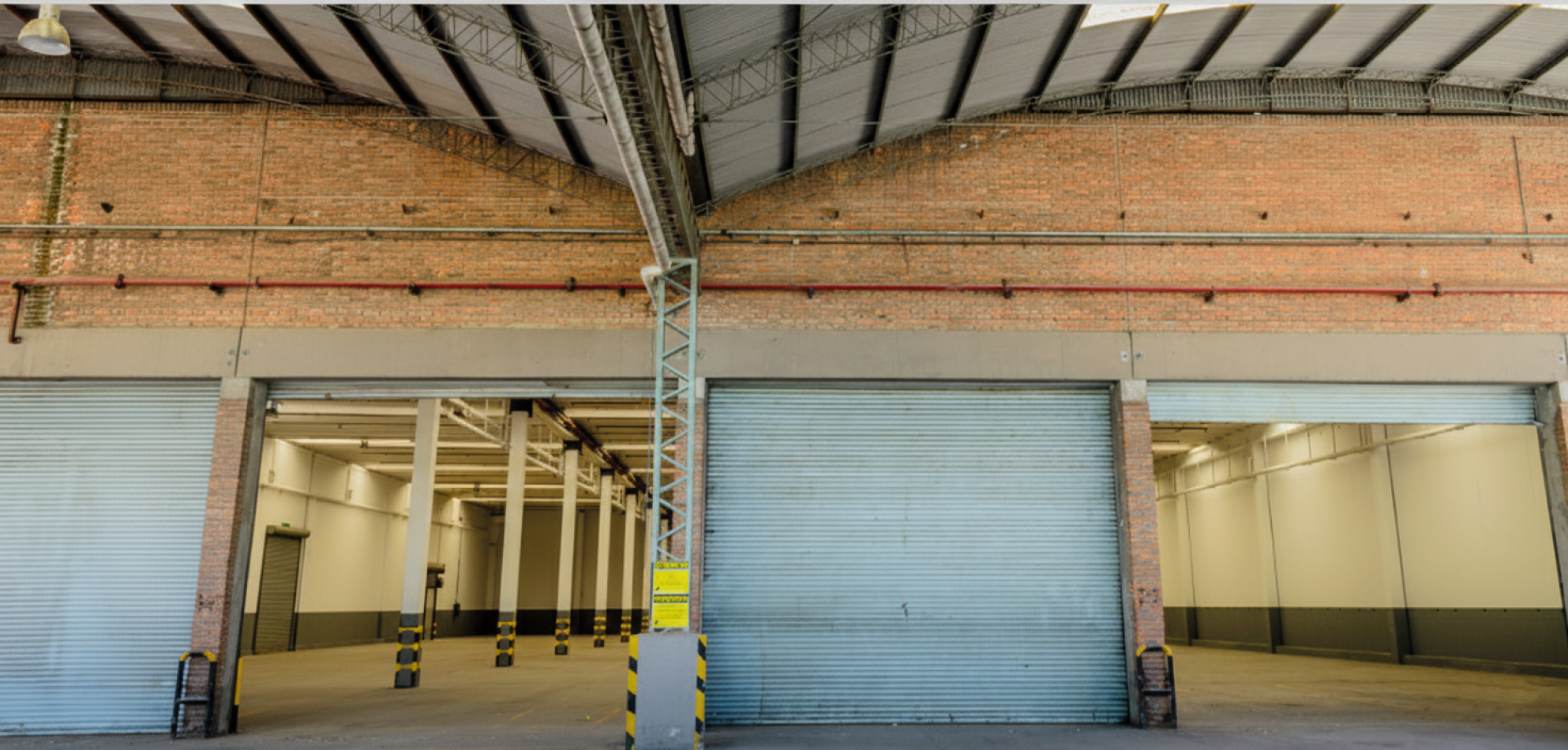 Galpon de 4927 m2 en Pablo Podesta dentro de predio Industrial con seguridad.