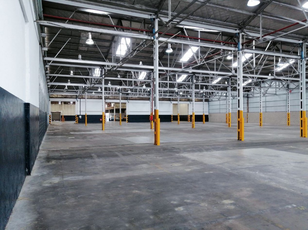 Galpon de 4315 m2 en Hurlingham dentro de predio Industrial con seguridad