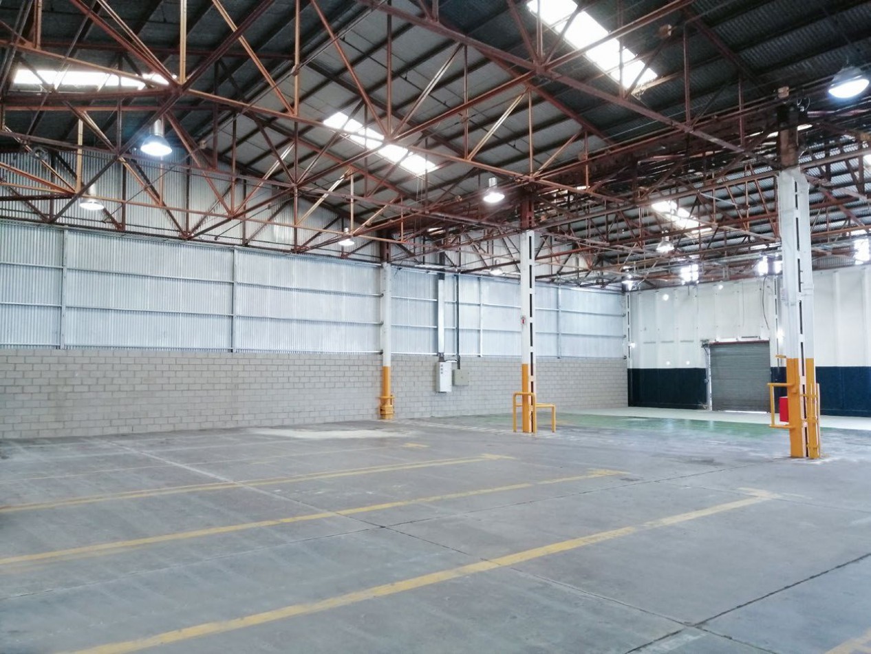 Galpon de 4315 m2 en Hurlingham dentro de predio Industrial con seguridad