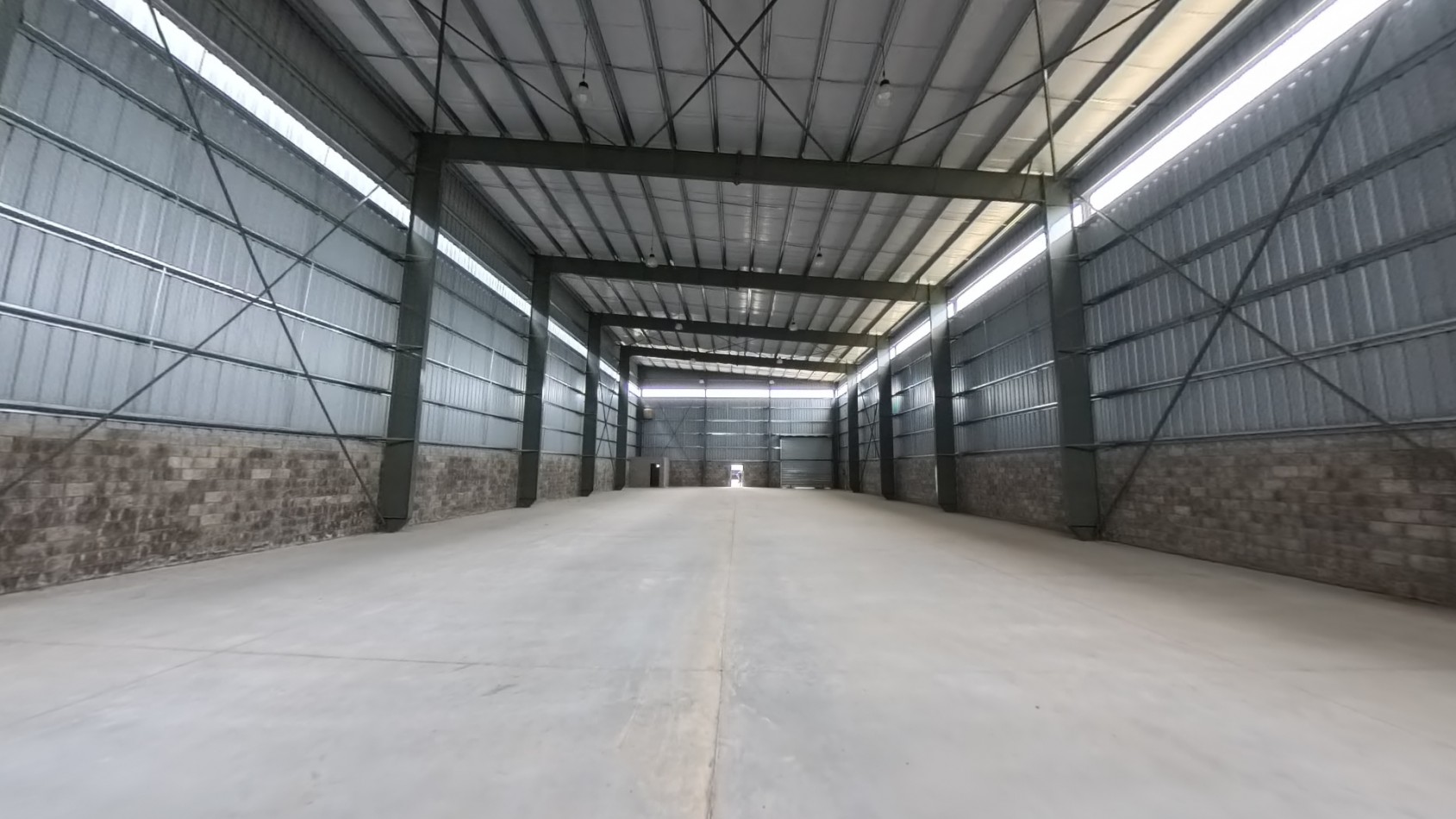 Galpon de 1860 m2 dentro de parque Industrial en Moreno