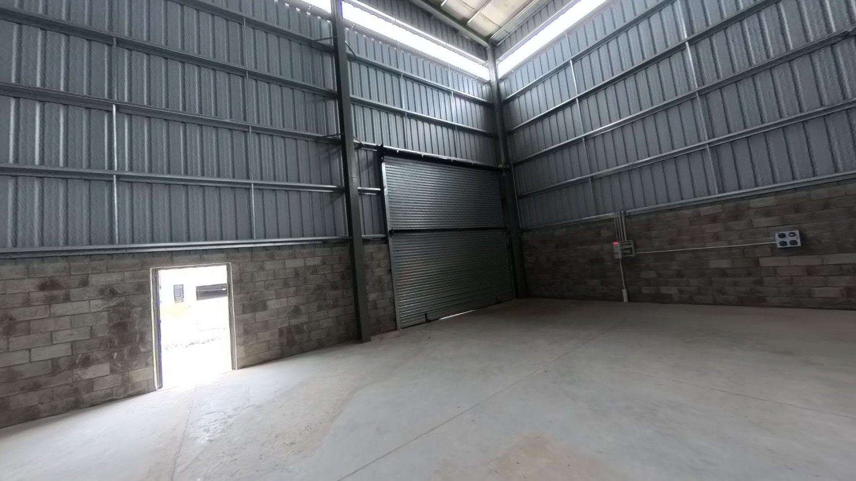 Galpon de 1860 m2 dentro de parque Industrial en Moreno