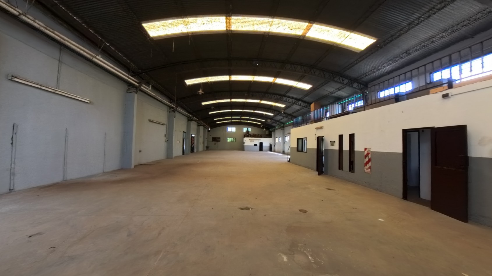 Galpon de 2100 m2 en Pablo Nogues - Malvinas Argentinas - con dos puentes grua