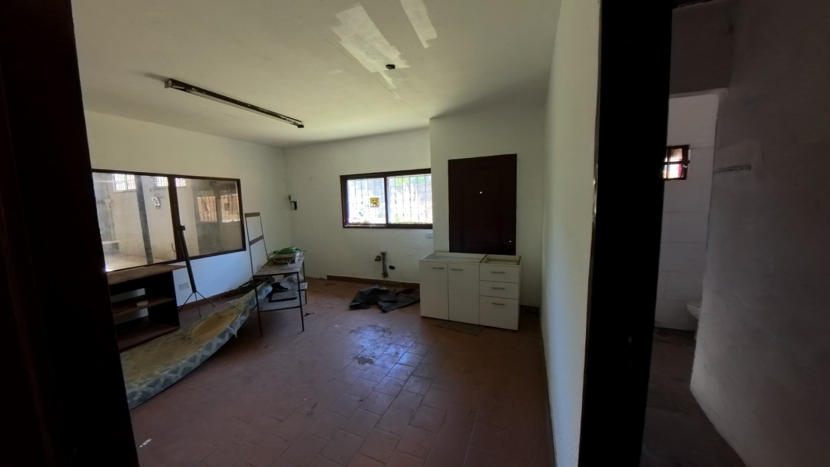 Galpon de 2100 m2 en Pablo Nogues - Malvinas Argentinas - con dos puentes grua