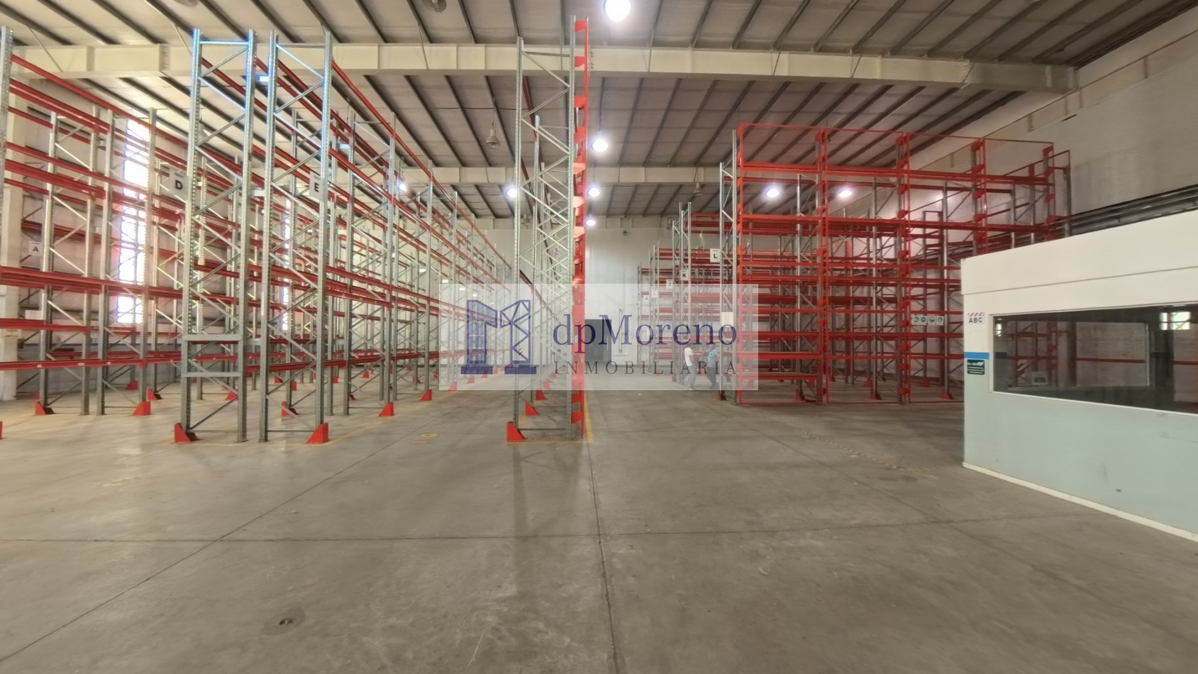 Galpon de 6600 m2 dentro del Polo Industrial Ezeiza con temperatura controlada. 