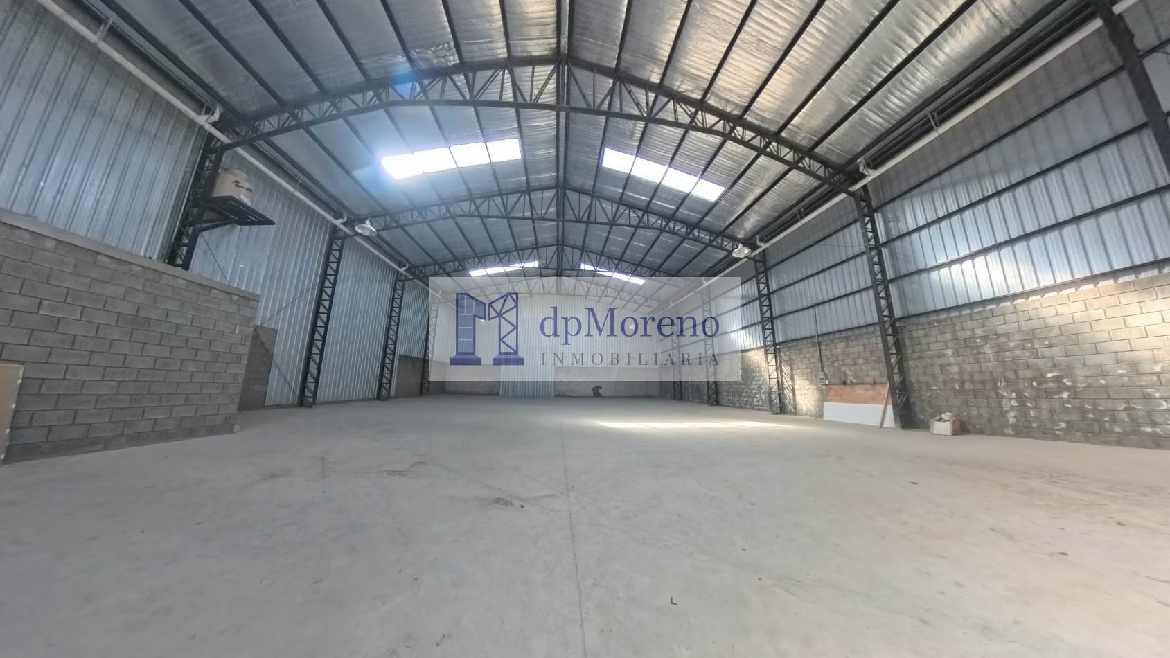 Galpon de 600 m2 en Ruta 24 a tres cuadras de Acceso Oeste