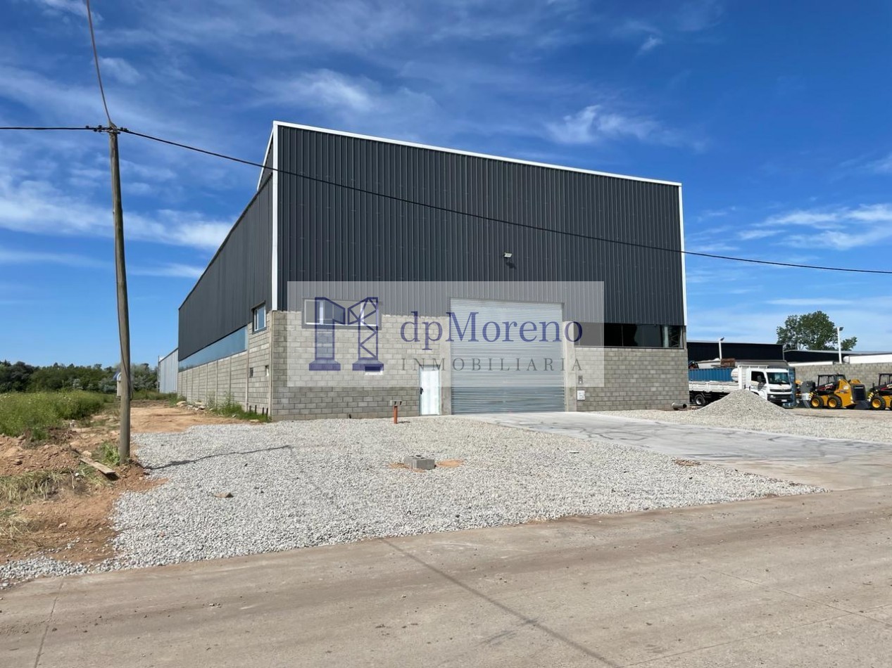 Galpon de 1030 m2 en Parque Industrial en Moreno con oficinas y 12 metros de altura