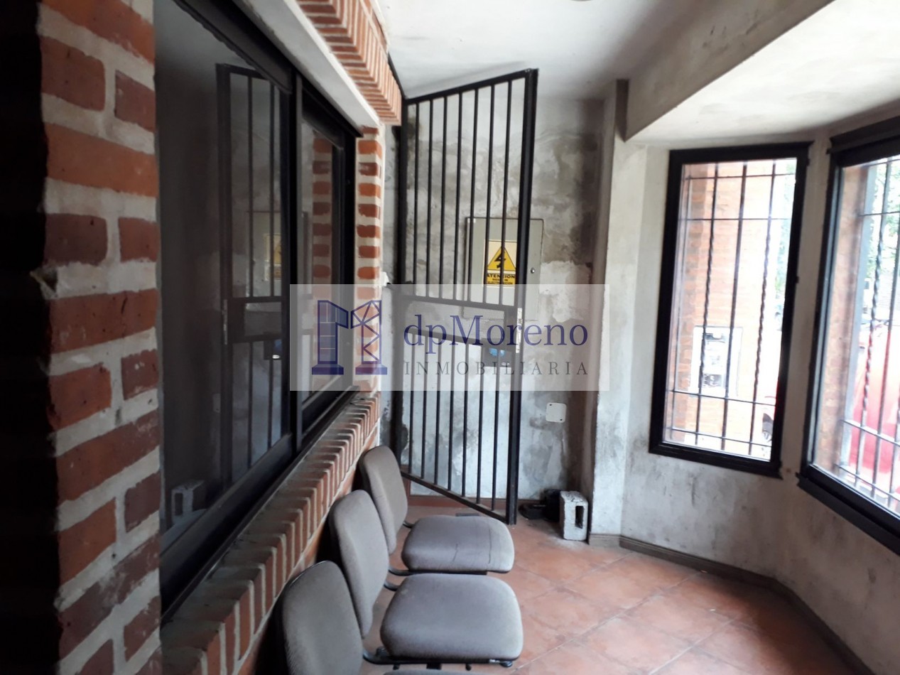 Galpon de 1600 m2 en Munro zona industrial con 500 m2 de playa