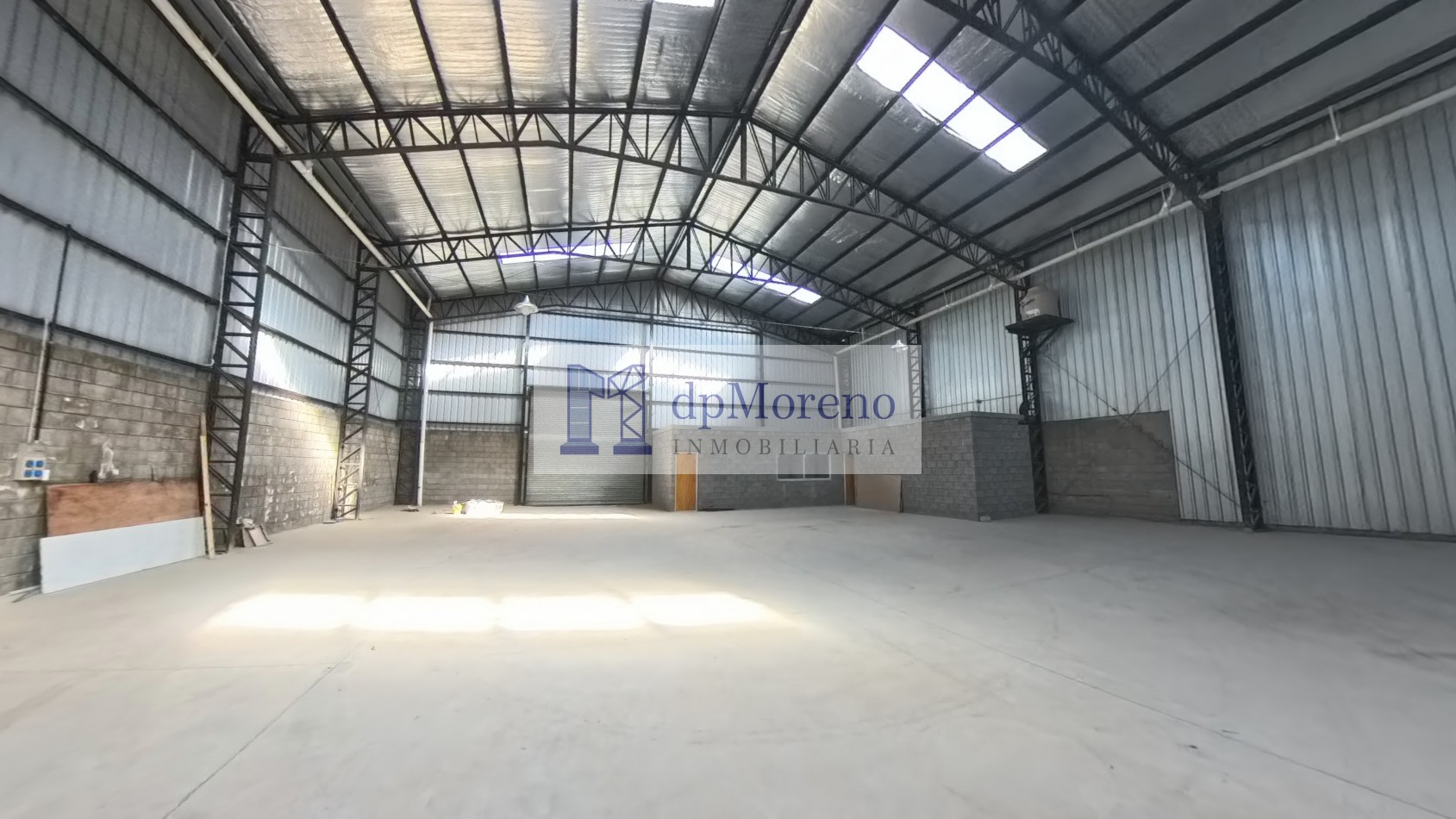 Galpon de 600 m2 en Ruta 24 a tres cuadras de Acceso Oeste