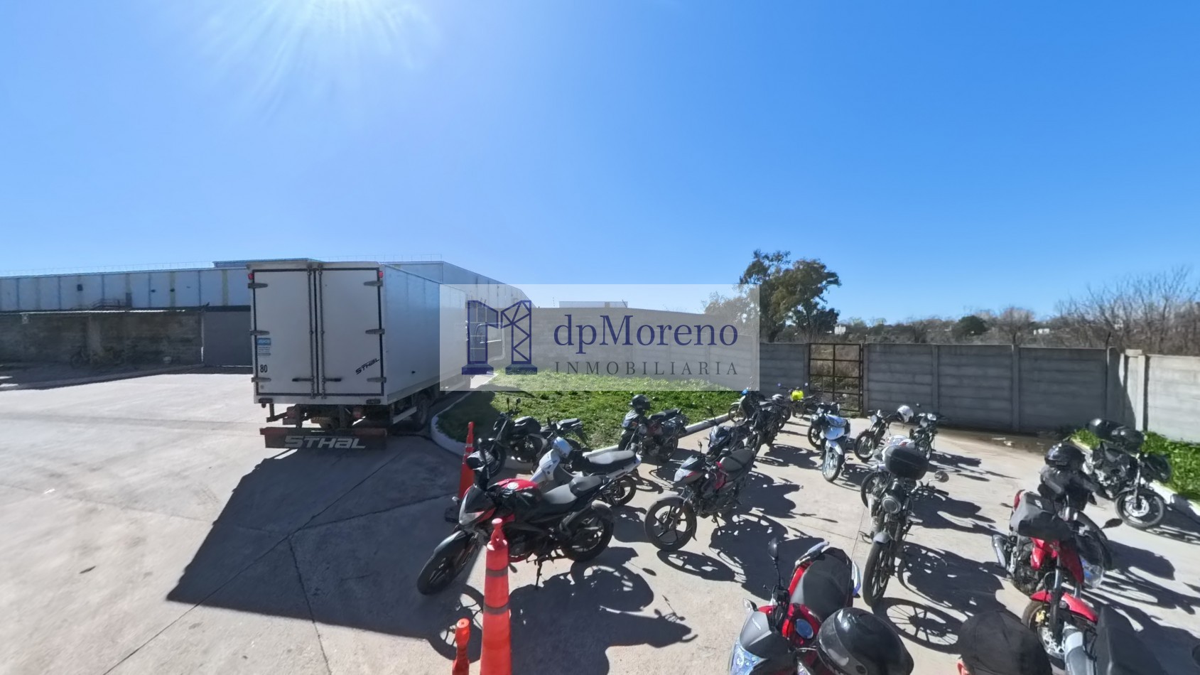 Fraccion de 44.000 m2 de terreno en zona industrial a 4 km de Acc. Oeste a metros de Ruta 25 calle pavimentada. Ideal para desarrollo