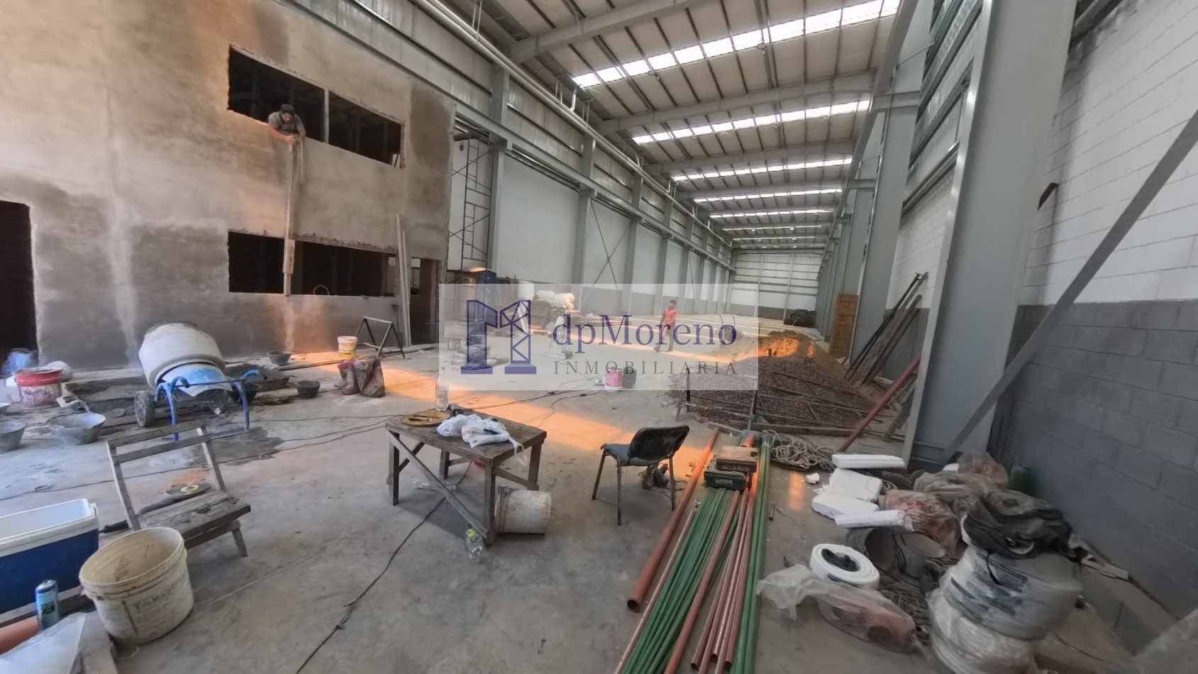 Galpon de 1200 m2 sobre Ruta 8 zona industrial a pocas cuadras de Camino del Buenayre