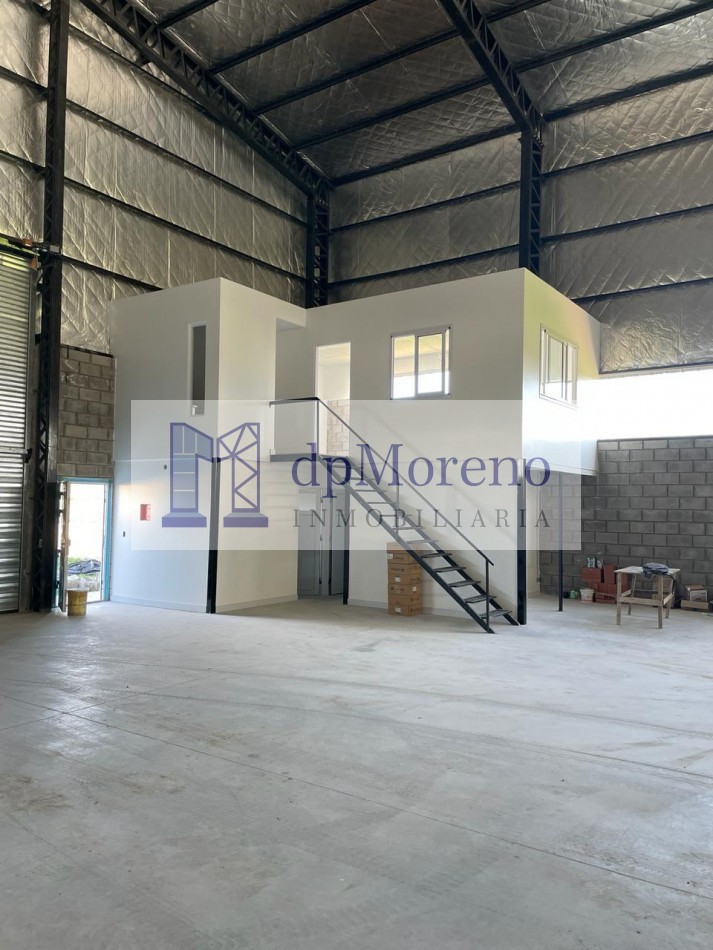 Galpon de 1030 m2 en Parque Industrial en Moreno con oficinas y 12 metros de altura