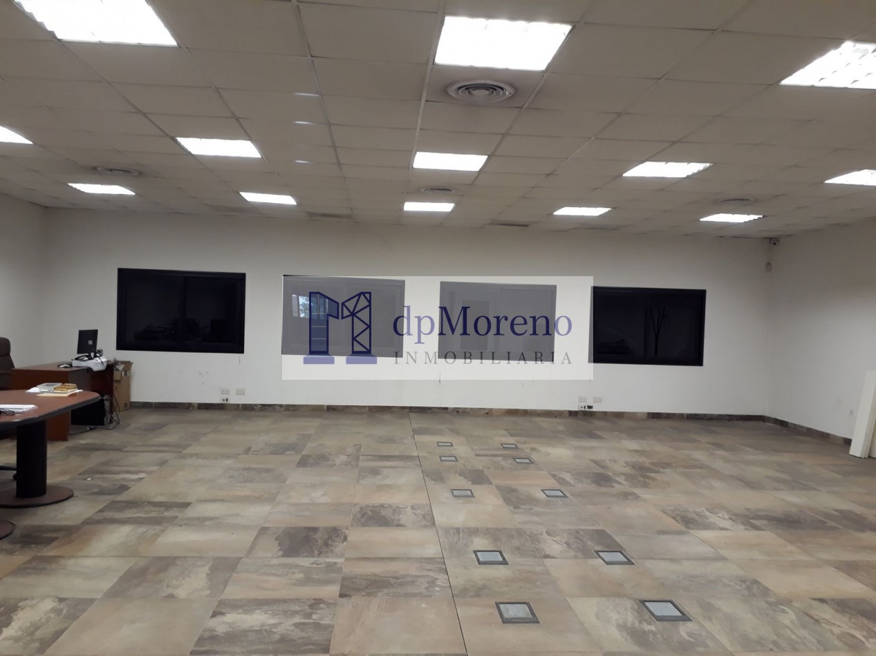 Galpon de 1600 m2 en Munro zona industrial con 500 m2 de playa