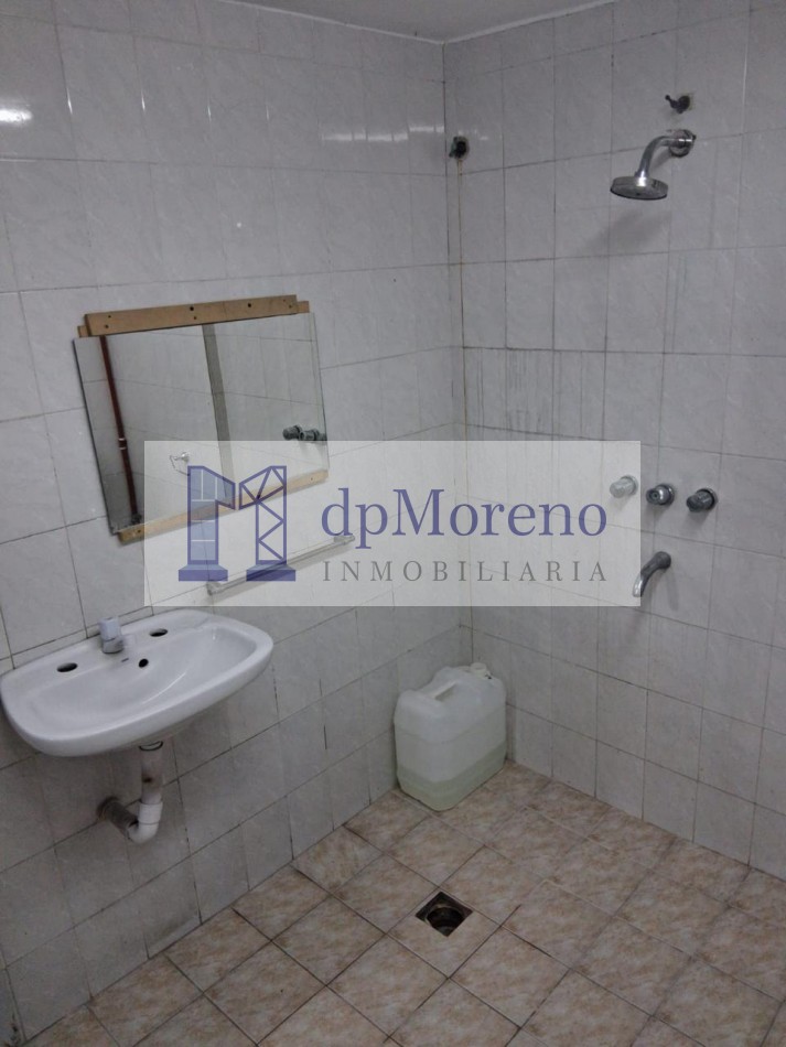 Galpon de 900 m2 sobre Avenida zona centrica.