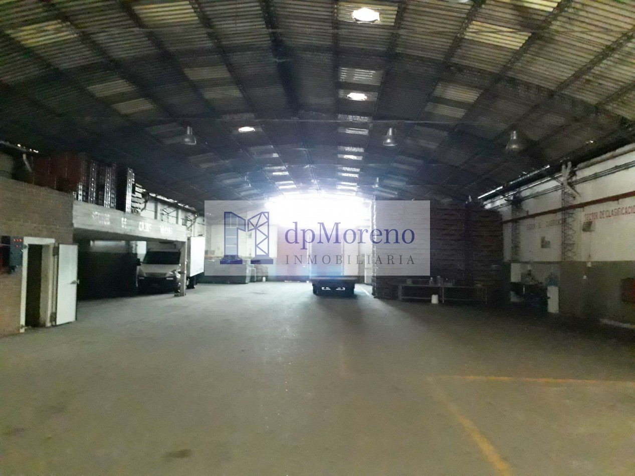 Galpon de 1600 m2 en Munro zona industrial con 500 m2 de playa